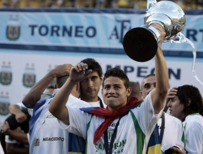 James quedó en la historia de Banfield, de Argentina, ya que hizo parte del primer y, hasta ahora, único título de su historia: Torneo Apertura 2009/2010. Sus números en el ‘Taladro’ fueron 50 partidos, 10 goles y 8 asistencias en tres temporadas.