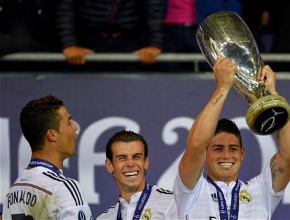 La llegada de James al Real Madrid vino precedida de ser el goleador del Mundial de Brasil 2014. Su primer título en España fue la Supercopa de Europa 2014/ 2015, jugó 72 minutos en esa final.