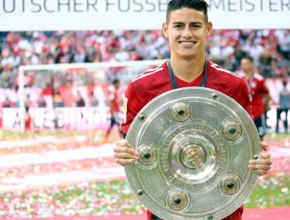 17.	Con el Bayern Múnich ganó la Bundesliga 2017/18. Sus números fueron 23 partidos jugados, siete goles y once asistencias.