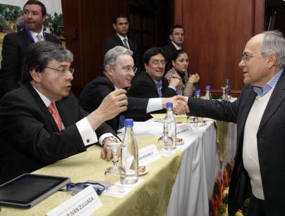 José Obdulio Gaviria, Álvaro Uribe, Carlos Holmes Trujillo y Francisco Santos