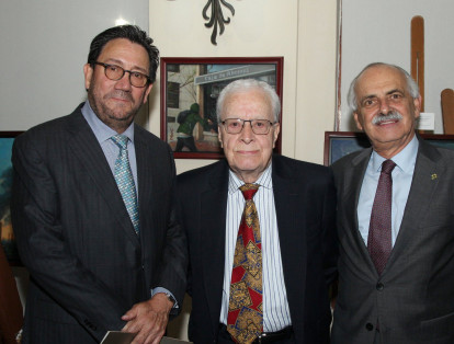 Rafael Santos, rector de la Universidad Central; Fernando Sánchez Torres y Herman Esguerra, director de la Academia Nacional de Medicina.