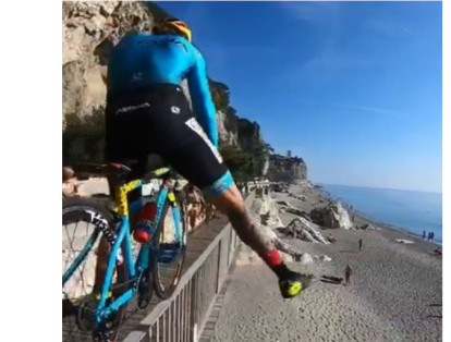 Vittorio Brumotti nació el 14 de junio de 1980 en la ciudad de Finale Ligure, en Italia. Desde hace más de 10 años se dedica al ‘freestyle’ con la bicicleta y sus riesgosos trucos se pueden observar en videos de YouTube o en su cuenta de Instagram oficial.