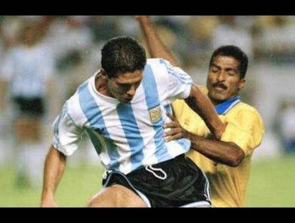 En la Copa América de Chile 1991,  Argentina le ganó 2 a 1 Colombia. Los goles fueron de Diego Simeone, Gabriel Batistuta para los argentinos y Anthony de Ávila para la Selección.