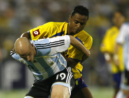 Para la Copa América de 2007, Argentina le ganó 4-2 Colombia. Las anotaciones de la Selección fueron de Edixon Perea y Jaime Castrillón; mientras que en la Albiceleste marcaron Juan Román Riquelme (2) y Diego Milito.