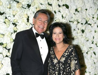 Néstor Humberto Martínez y Claudia de Martínez