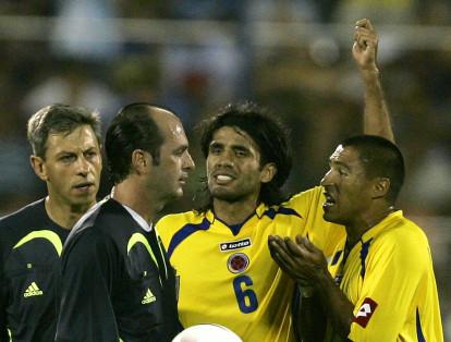 En 2007 el buen rendimiento de Colombia en Copa América tuvo un bache complejo. Quedó de terceras en su grupo y no alcanzo ni siquiera a clasificar a instancias finales a pesar de que los cuartos le dan la ‘bienvenida’ al primer y al segundo mejor tercero de la fase de grupos de la competición.