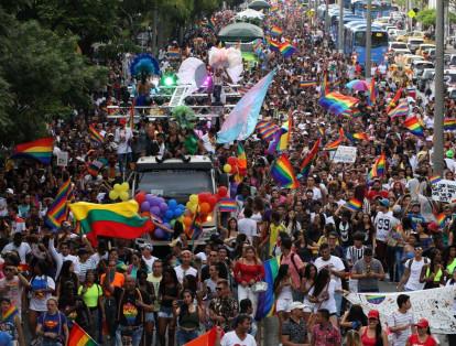 Las marchas por el Orgullo y la igualdad de derechos fueron multitudinarias y, pese a un episodio lamentable ocurrido en el Pueblito Paisa, fue una jornada para destacar.