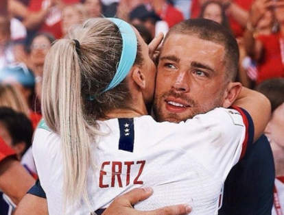 El éxito los unió y el deporte los casó. Esta es la historia de Zack Ertz y Julie Ertz, que triunfan en el fútbol americano y en el balompié femenino de Estados Unidos.