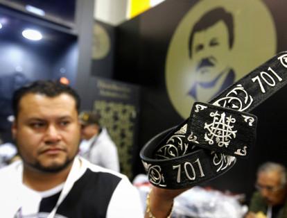 La pieza estelar del catálogo es este cinturón conocido como ‘piteado’, un trabajo artesanal de bordados en cuero que es muy popular en la narcocultura y en zonas rurales de México.