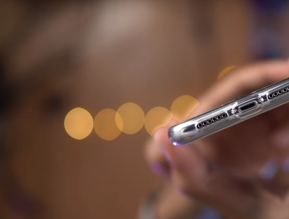 Se espera que los nuevos modelos del iPhone no tengan puerto USB-C sino que mantendrán el Lightning. Tampoco tendrán 3D Touch, la tecnología que permitía aplicar diferentes presiones a la pantalla del dispositivo.