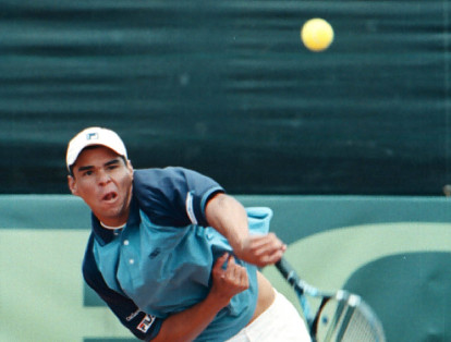 Alejandro Falla fue semifinalista del torneo de individuales masculino de Roland Garros Junior 2001.