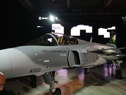 En una fábrica en Linköping, Suecia, se construyen los aviones de combate Gripen, que son usados por las Fuerzas Armadas de varios países de Europa, África y pronto, Brasil, que comenzará a recibir 36 aviones Gripen E desde este año y hasta 2025.