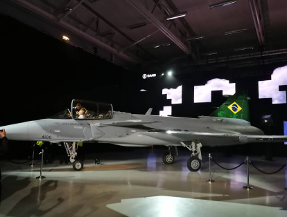 El 10 de septiembre se realizó en Suecia la presentación del primer avión Gripen E brasileño, que desde ese día fue entregado a la Fuerza Aérea de Brasil para inicial pruebas de vuelo en Suecia y que en 2020 llegará a suelo brasileño.