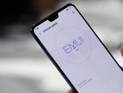 EMUI 10, que estaría basado en la versión abierta de Android, tendría la tienda de aplicaciones de Huawei. Según lo presentado, se puede intuir que Huawei también trabaja en desarrollos propios de servicios como Galería, Reloj, Modo Oscuro y un apartado dedicado a seguridad y privacidad.