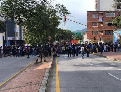 Alrededor de las 5 p.m. se presentaron enfrentamientos entre las autoridades y varios encapuchados durante la jornada de movilizaciones en Bucaramanga.
