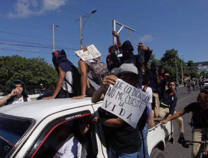 Cientos de manifestantes en Barranquilla protestan contra la violencia y en rechazo a la muerte de Dilan.