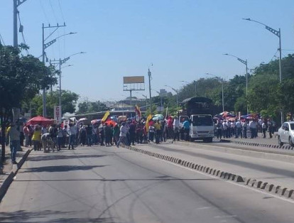 A las 11:00 a. m. inició formalmente la movilización en Barranquilla. Cerca de 700 personas iniciaron su camino desde el parque cementerio Universal, y se desplazan por la calle Murillo; esta importante vía de la ciudad ha tenido dificultades de movilidad todos los siete días en los cuales, hasta el momento, se han realizado manifestaciones.