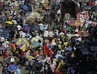 El panorama de varias calles de Barranquilla a las 11:30 a. m.; en la capital del Atlántico salieron a marchas desde primeras horas de la mañana.