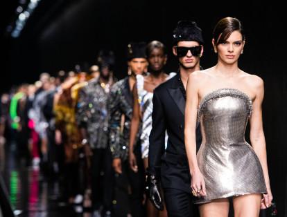 VERSACE on Twitter  Ropa de chicas, Moda, Costura de moda