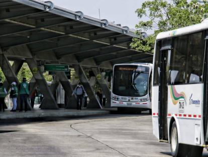En Barranquilla, el alcalde Jaime Pumarejo hizo un llamado de atención a Transmetro y a los usuarios tras varios reportes de aglomeraciones en algunas rutas.