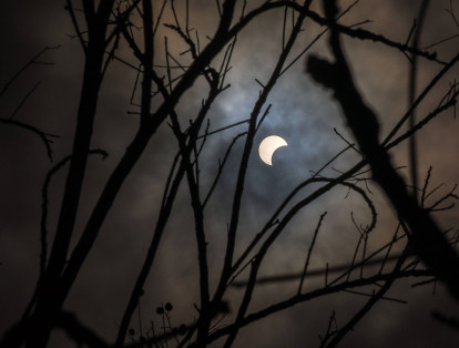 El eclipse ocurrió un día después del solsticio, el día más largo y la noche más corta del año del hemisferio norte del planeta.