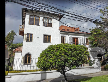 Barrio El Nogal (Bogotá):

Es considerado como una de las ofertas más llamativas para el sector empresarial del país. Allí, las compañías encuentran oficinas en un área comercial de la ciudad. Según expertos, El Nogal, ubicado en Chapinero, tiene grandes oportunidades de valorización a mediano plazo. Un apartamento en este sector alcanza los 900 millones de pesos.