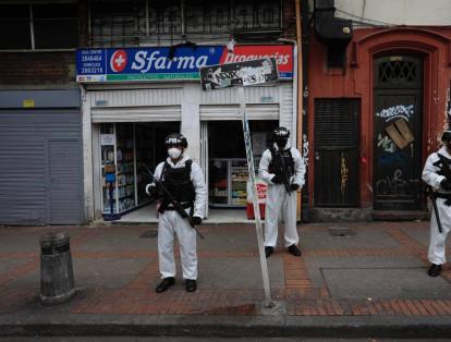 Bogotá recibirá apoyo de la Fuerza Pública la cual adicionará 850 policías para realizar la vigilancia.

La medida busca reducir la velocidad del contagio y evitar el colapso de la capacidad de Unidades de Cuidado Intensivo (UCI) en la ciudad.