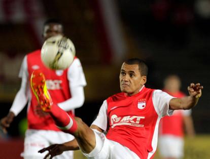 Sergio Otálvaro era el lateral derecho. Otro de los jugadores de gran cariño para la afición. Actualmente juega en el Olimpia de Paraguay.