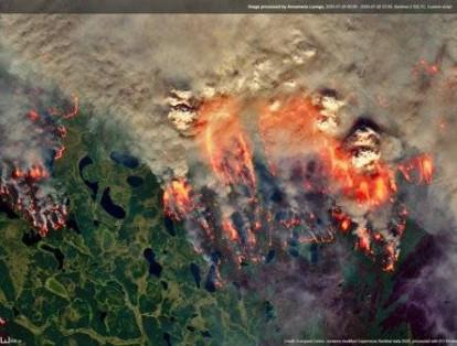 Esta imagen de Copernicus muestra la furia del curso del fuego en Siberia (Rusia) en donde están sufriendo las consecuencias del cambio climático: olas de calor, derrames de petróleo causados por el deshielo del permafrost y grandes incendios forestales como este.
