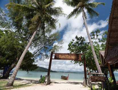 Rangyai Islands. Esta isla, ubicada en Tailandia, tiene una curiosa forma de ballena. Tiene más de 44 hectáreas de extensión. Sus principales atractivos son los bosques tropicales y las playas de arena blanca. Tiene facilidades de acceso aéreo gracias a que, según ‘Código Único’, está a tan solo 20 minutos del aeropuerto de Phuket.
