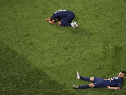 El desconsuelo de los jugadores del PSG al perder la final de la Champions League.