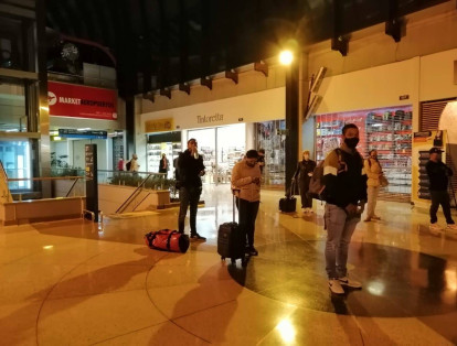 En el aeropuerto de Rionegro, en Antioquia, los primeros pasajeros llegaron desde muy temprano.