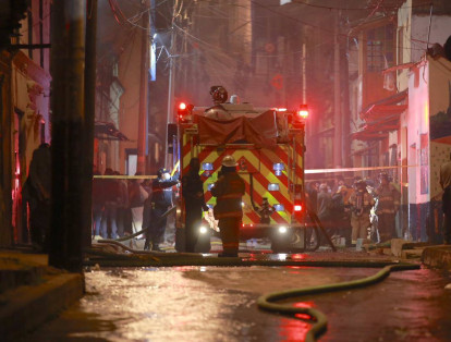 Un incendio en un establecimiento cerca al Centro Histórico de Bogotá encendió las alarmas en la ciudad. La emergencia se presentó en la fábrica de billares El Dorado en el barrio Las Cruces.
