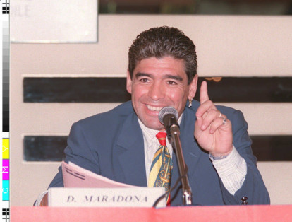 En febrero de 1994 agredió con un rifle de aire comprimido a un grupo de periodistas que lo esperaban afuera de su casa, en Buenos Aires. Por este hecho, fue condenado a dos años de prisión en suspenso y a indemnizar a los agredidos.