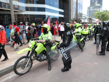 Miembros de la Policía de Bogotá y del Esmad estuvieron atentos para controlar posibles desmanes que se pudieran presentar.