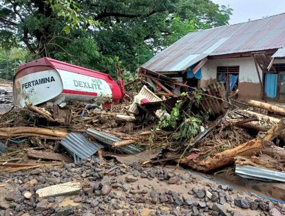 "El barro y las condiciones meteorológicas constituyen un gran desafío, al igual que los escombros que se acumulan y dificultan la búsqueda", declaró Raditya Jati, portavoz de la Agencia Nacional de Gestión de Catástrofes, según informó ‘AFP’.
