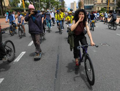 “Desde la pandemia la bicicleta demostró ser una herramienta poderosa de transformación. Si la moda es considerada un acto político, andar en bicicleta también lo es”, dice Laura Pava, periodista y activista de la bicicleta.