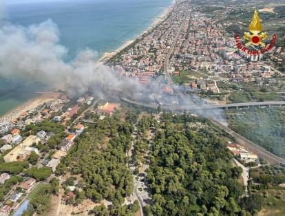 Incendio en la reserva Pineta Dannunziana en Pescara, región de Abruzzo, centro Italia, 1 de agosto de 2021.