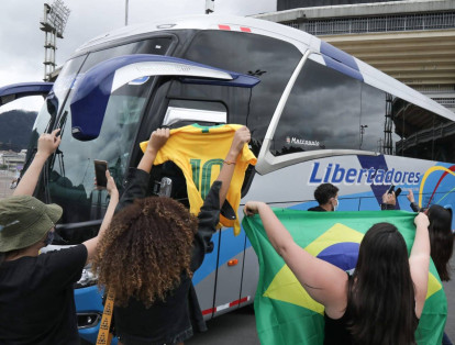 Brasil entrena en El Campín y desata euforia de los aficionados.