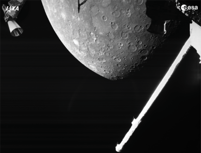 La misión europea-japonesa BepiColombo capturó esta vista de Mercurio el 1 de octubre de 2021 cuando la nave espacial sobrevolaba el planeta para realizar una maniobra de asistencia por gravedad.