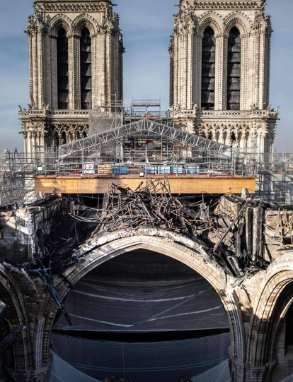 Aspecto de la catedral de Notre Dame de París en noviembre del 2020, después de que terminaran de retirar el andamiaje que se quemó en el incendio del 2019, que destruyó parcialmente esta joya histórica.