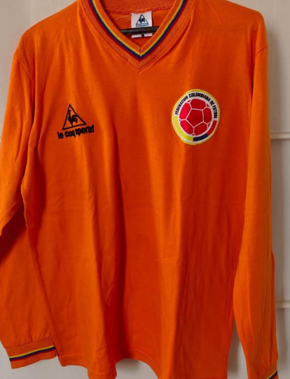 Camiseta naranja de la Selección Colombia, versión 1981