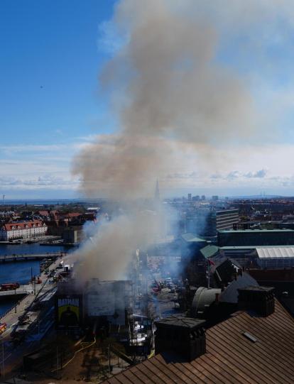 Incendio en antigua Bolsa de Copenhague