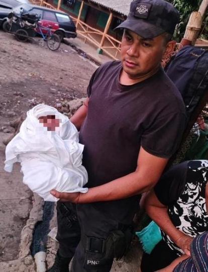 Ciudadanos de la zona escucharon los llantos del bebé y lo reportaron a las autoridades.