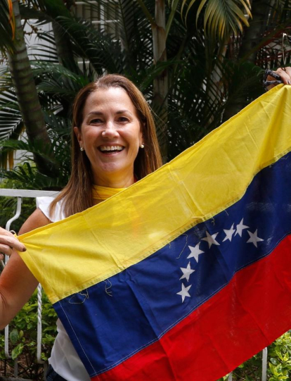 Avanza la jornada electoral de los venezolanos residentes en Medellín. Hasta el Consulado ubicado en el barrio Laureles, llegaron para ejercer su derecho y unirse en torno al país