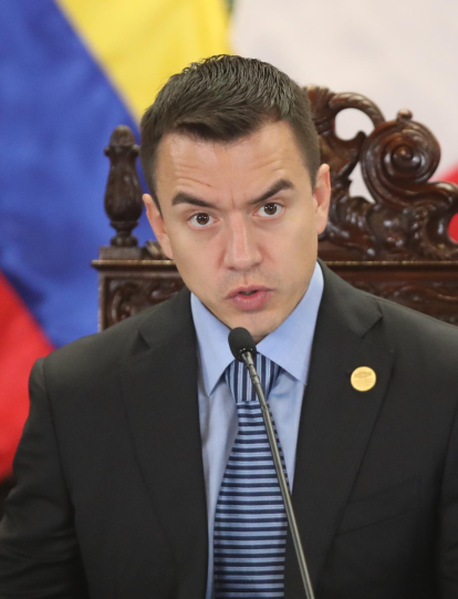 Fotografía de archivo fechada 04 de julio de 2024 del presidente de Ecuador, Daniel Noboa, hablando en la inauguración del gabinete binacional en el marco del XV Encuentro Presidencial Binacional Perú-Ecuador, en el Palacio Nacional en Lima (Perú). El presidente de Ecuador, Daniel Noboa, ordenó este viernes al Instituto Nacional de Estadística y Censos (INEC) investigar una presunta ocultación de cifras de homicidios y de violencia del crimen organizado en las anteriores administraciones a la suya que abarca los gobiernos de Rafael Correa (2007-2017), Lenín Moreno (2017-2021) y Guillermo Lasso (2021-2023). EFE/ Paolo Aguilar/ARCHIVO