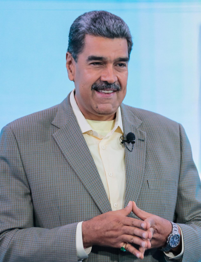 AME377. CARACAS (VENEZUELA), 16/09/2024.- Fotografía cedida por la Prensa Miraflores del presidente de Venezuela, Nicolás Maduro, durante su programa de televisión 'Con Maduro +', este lunes en Caracas (Venezuela). Maduro señaló como "terroristas" a los dos españoles detenidos, a quienes vincula con el Centro Nacional de Inteligencia (CNI) de España, por su presunta vinculación con una operación desestabilizadora contra su Gobierno. EFE/ Prensa Miraflores/SOLO USO EDITORIAL/SOLO DISPONIBLE PARA ILUSTRAR LA NOTICIA QUE ACOMPAÑA (CRÉDITO OBLIGATORIO)