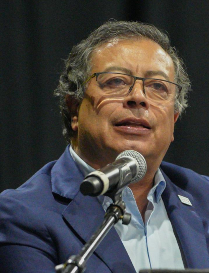 Gustavo Petro y CNE