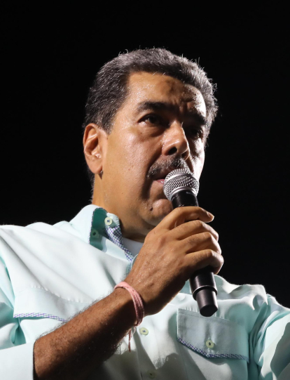 Fotografía cedida por Prensa Miraflores del presidente de Venezuela, Nicolás Maduro, durante un acto de gobierno este sábado, en La Guaira (Venezuela).