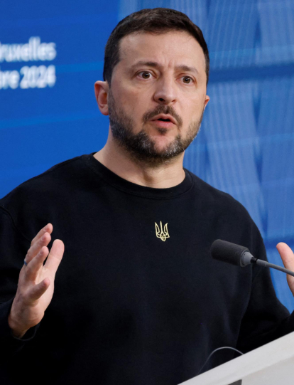 El presidente de Ucrania, Volodimir Zelenski, da una rueda de prensa al margen de una cumbre de la UE en Bruselas.